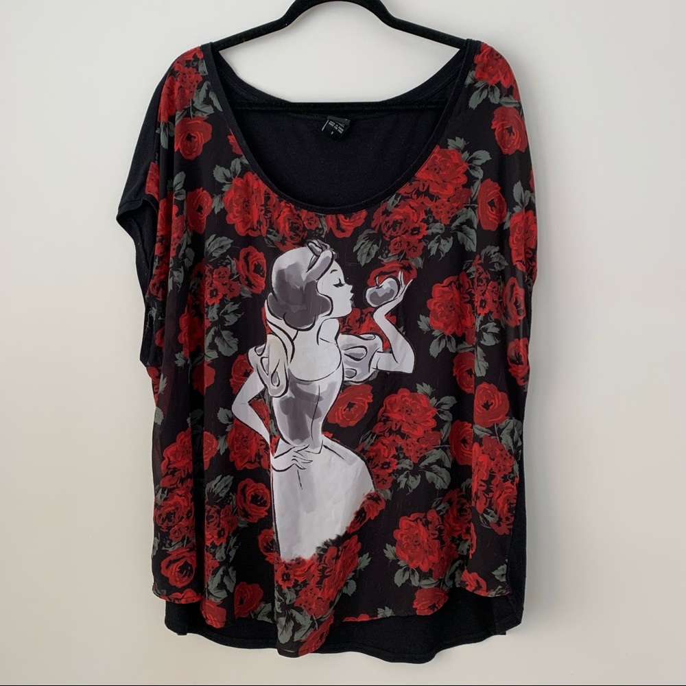 Torrid Disney Snow White Red Rose Top size 2X